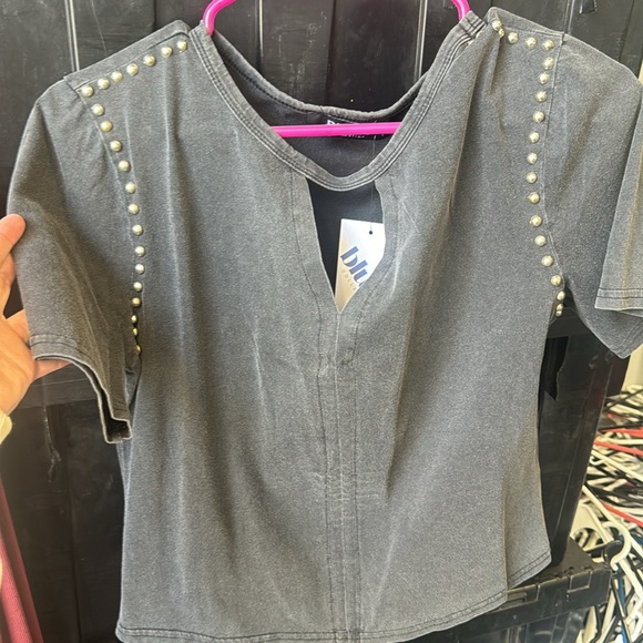 New studded cinch bottom top - Picture 2 of 7